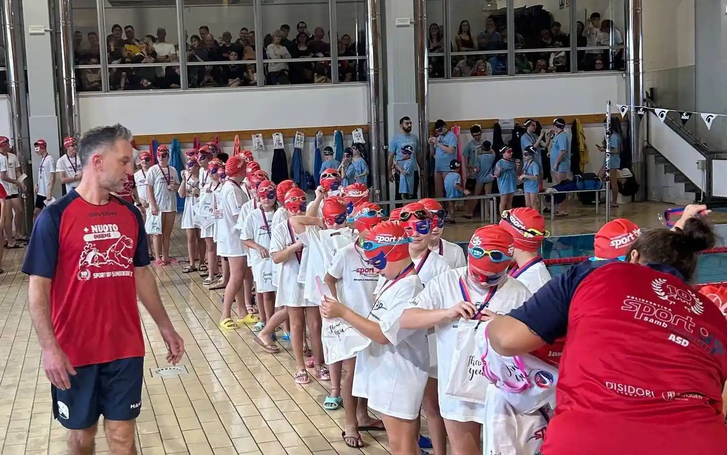Il gruppo Sportup in piscina